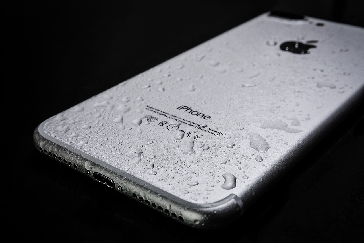 Could Apple be Planning a Waterproof iPhone 7?