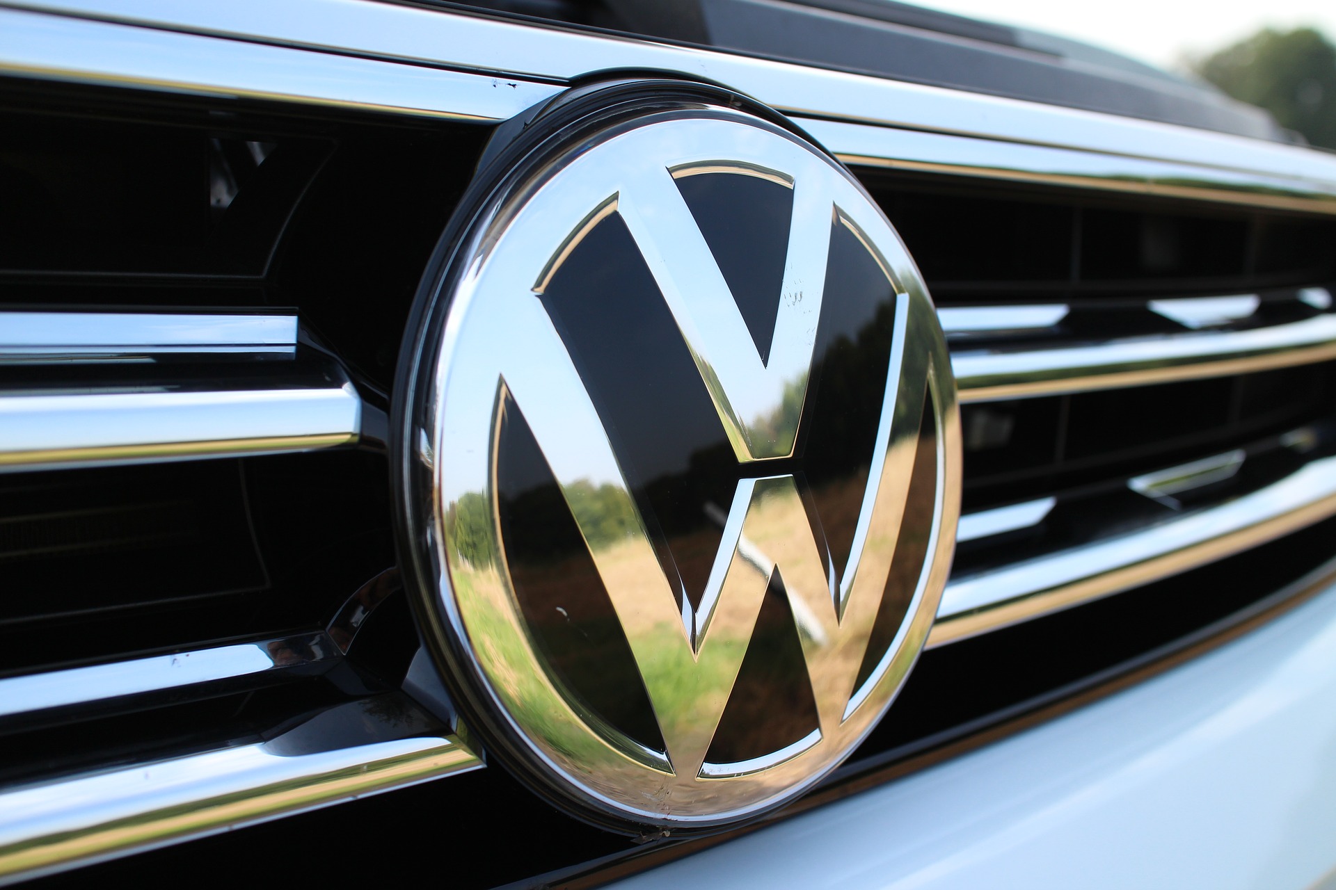 Volkswagen Files Patent for Manual Controls to Work in Conjunction with Self Driving Cars